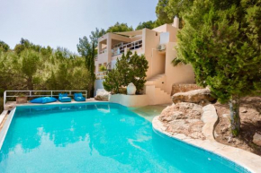 Hotel Villa Perla, villa in Es Cubells with a beautiful sea view all the way up to Formentera